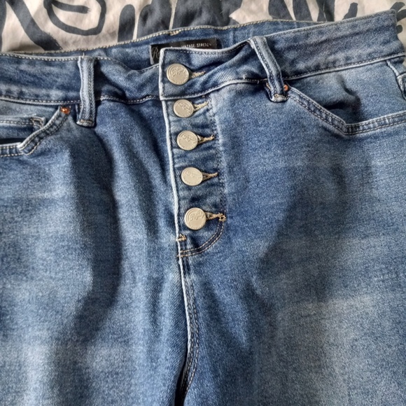 Royalty Vintage- Stretch Highrise Jeans- Women's- SZ 16 - Picture 6 of 6